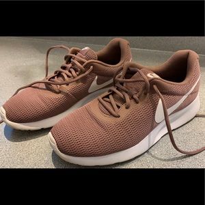 Women’s Nike, Blush size 11